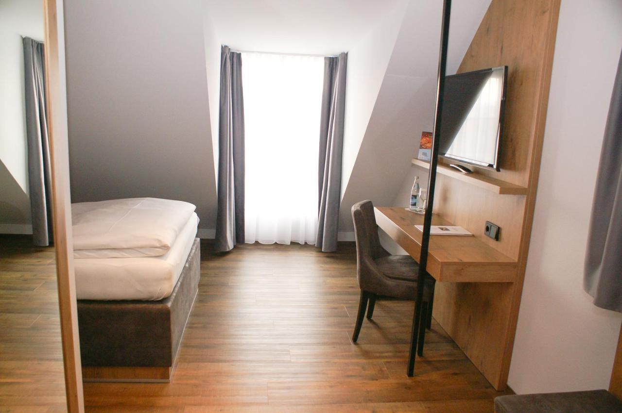 Hotel Gruener Baum Kaufbeuren Eksteriør billede
